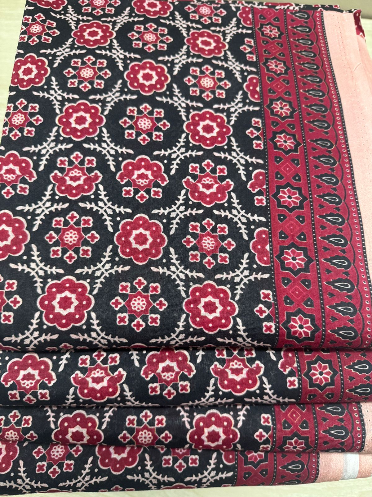 আজরাখ প্রিন্ট সালোয়ার কামিজের ট্রেন্ডি ডিজাইন - Image 5