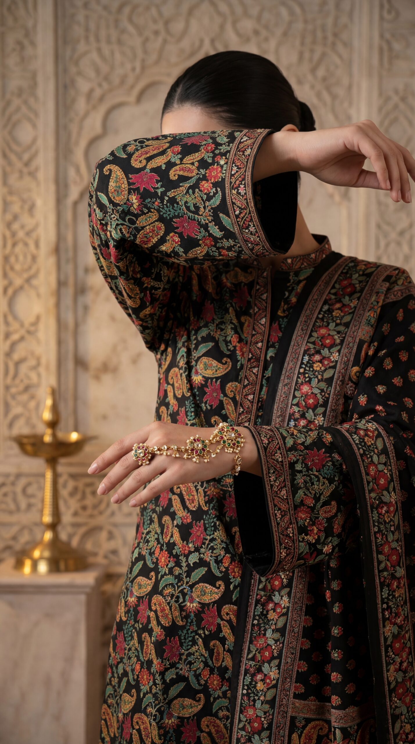 ব্ল্যাক লাভারদের মোস্ট ডিমান্ডিং ড্রেস | Kalamkari সালোয়ার কামিজ - Image 4