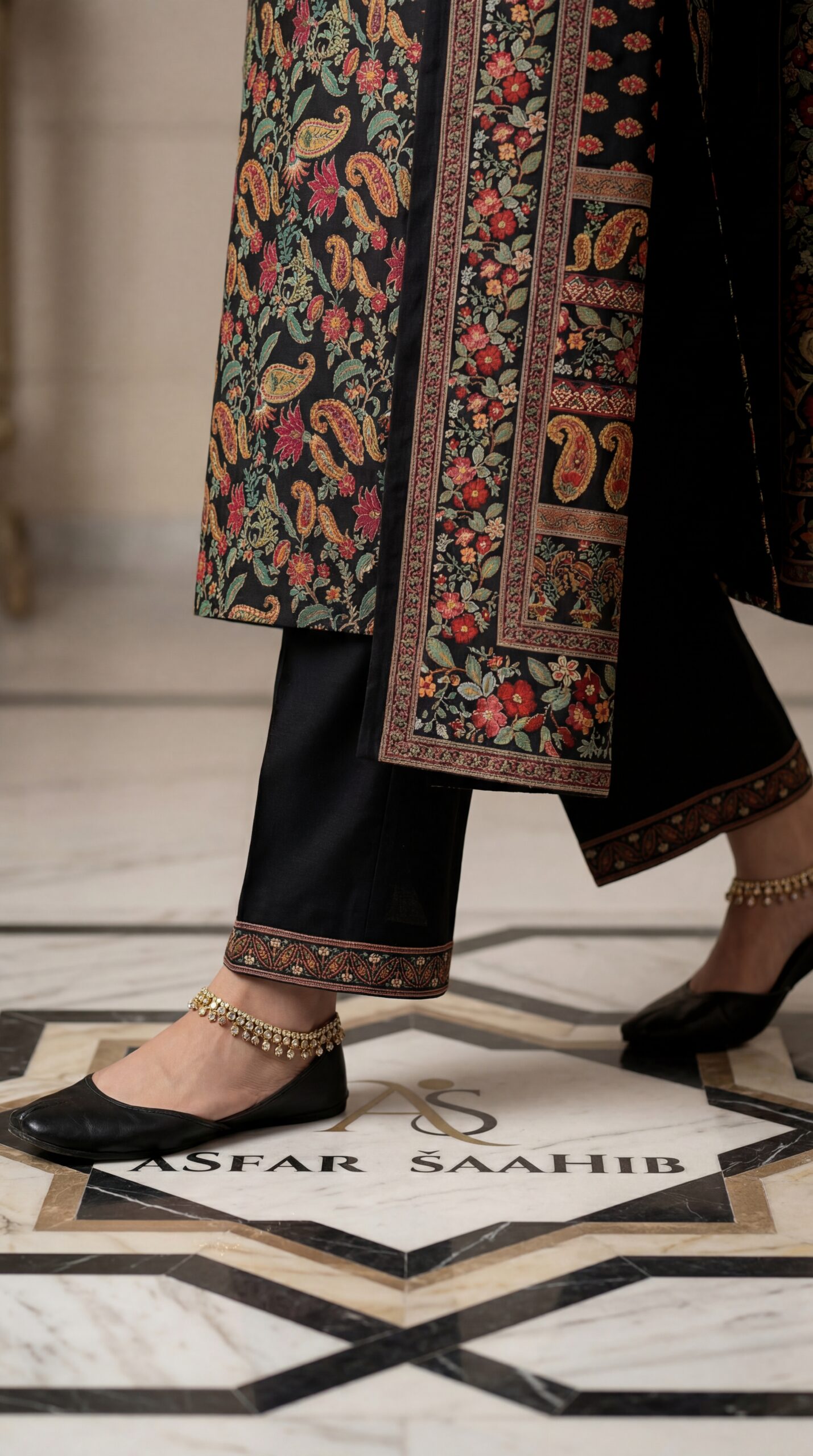 ব্ল্যাক লাভারদের মোস্ট ডিমান্ডিং ড্রেস | Kalamkari সালোয়ার কামিজ - Image 5