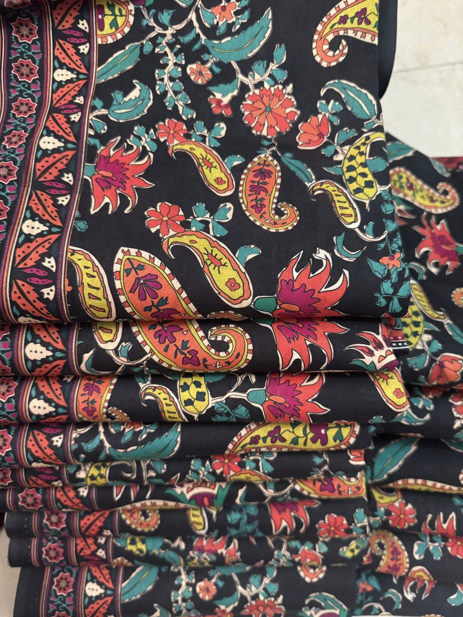 ব্ল্যাক লাভারদের মোস্ট ডিমান্ডিং ড্রেস | Kalamkari সালোয়ার কামিজ - Image 3